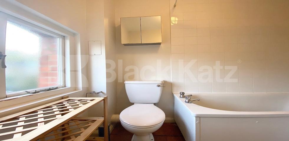 			VIRTUAL TOUR AVAILABLE!, 2 Bedroom, 1 bath, 1 reception Flat			 Rawstorne Street, ANGEL-CLERKENWELL-OLD STREET